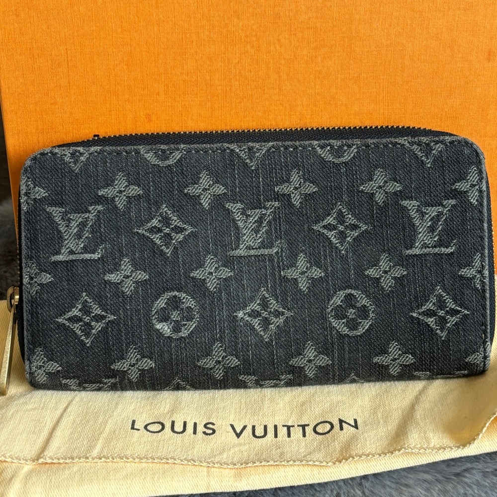 🌸RARE Louis Vuitton Black Denim Monogram Zippy Wallet🌸